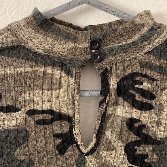 Venus Camo Front Cutout Mock Neck Bodycon Dress - Picture 6 of 9